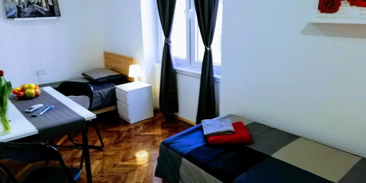 Pula Center Green Park Apartments And Rooms