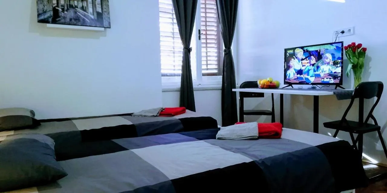 Pula Center Green Park Apartments And Rooms