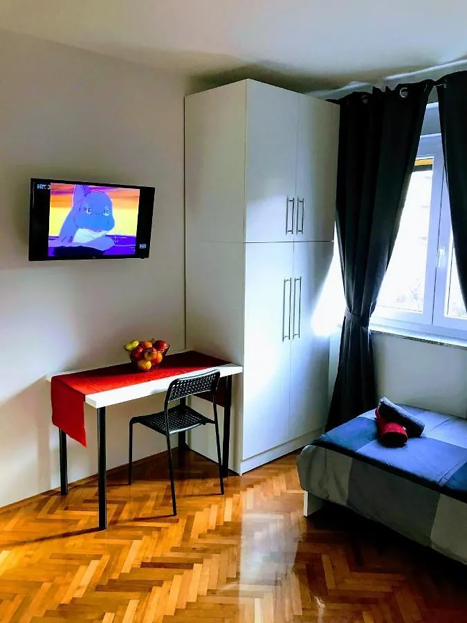 Pula Center Green Park Apartments And Rooms