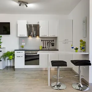 apartment-resort-oliva-vallis.hotelinzadar.com/