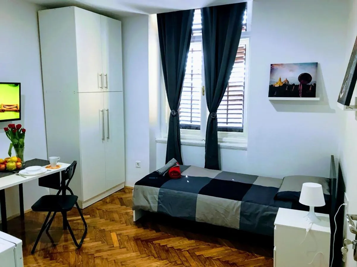 Pula Center Green Park Apartments And Rooms Croazia