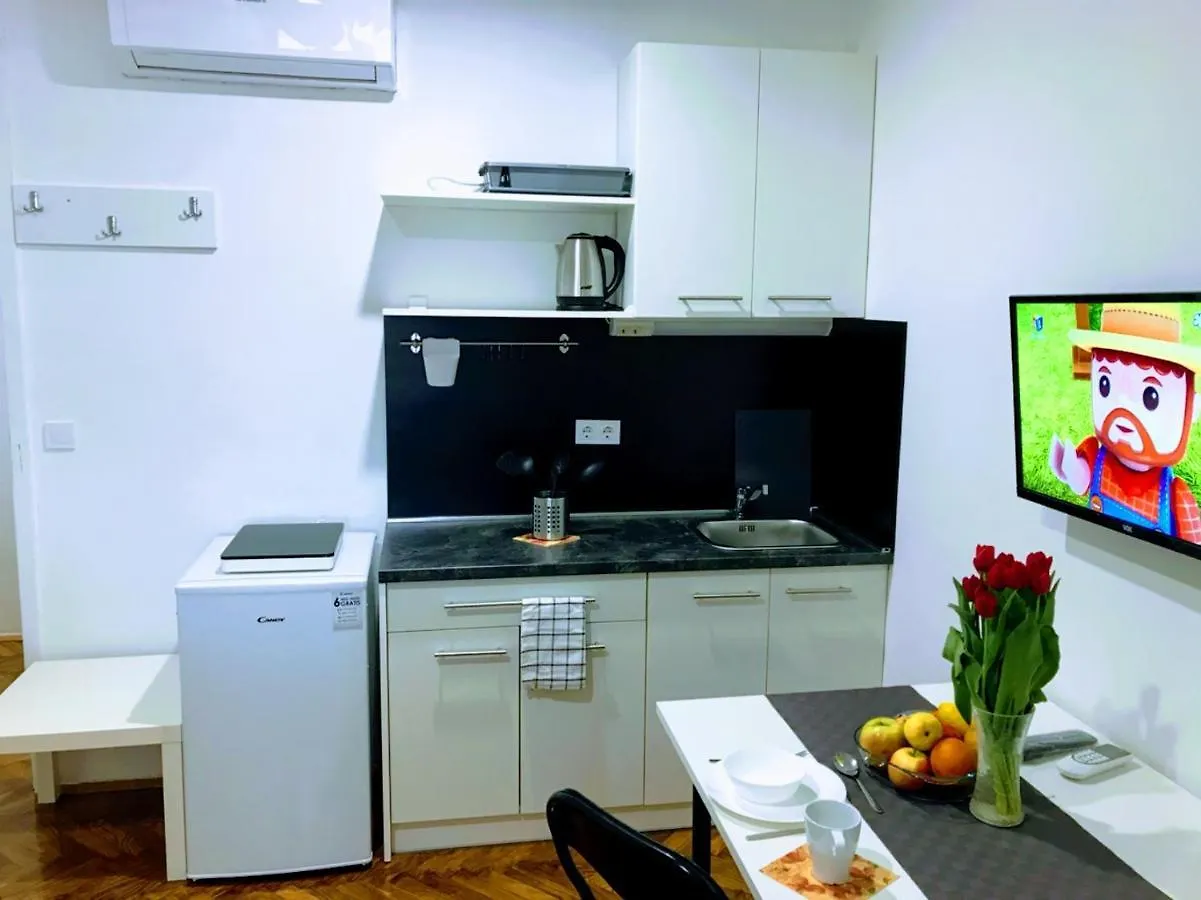 Pula Center Green Park Apartments And Rooms