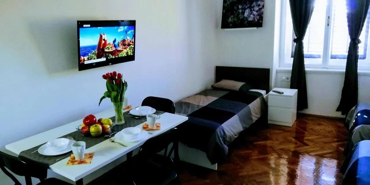 Pula Center Green Park Apartments And Rooms 0*,
