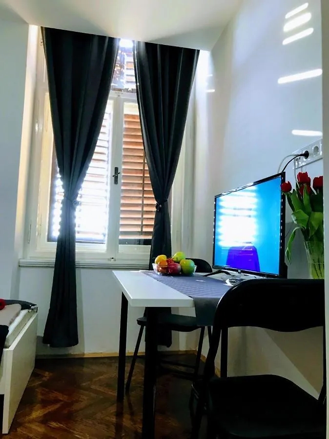 Pula Center Green Park Apartments And Rooms