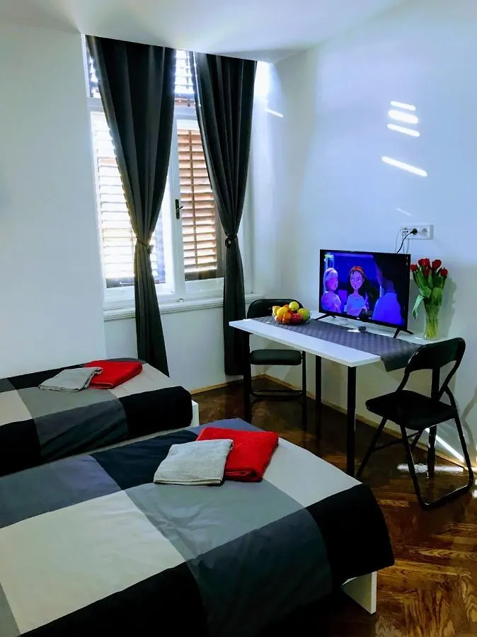 Pula Center Green Park Apartments And Rooms