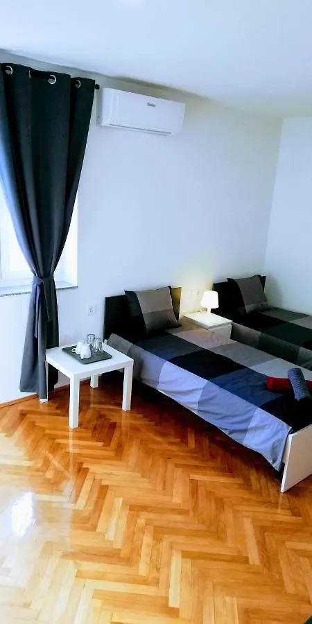 Pula Center Green Park Apartments And Rooms Croazia