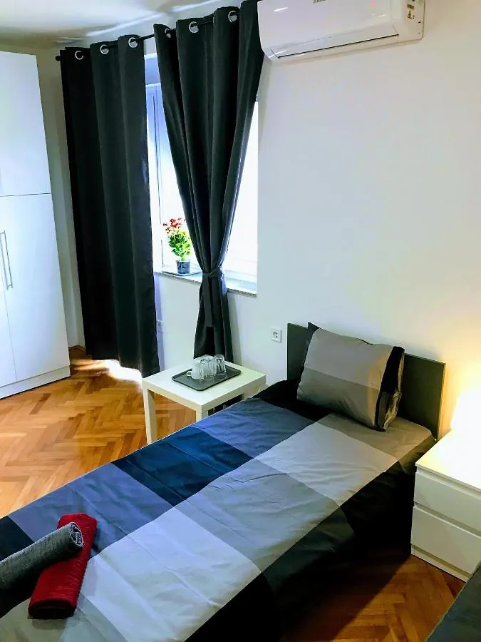 Pula Center Green Park Apartments And Rooms