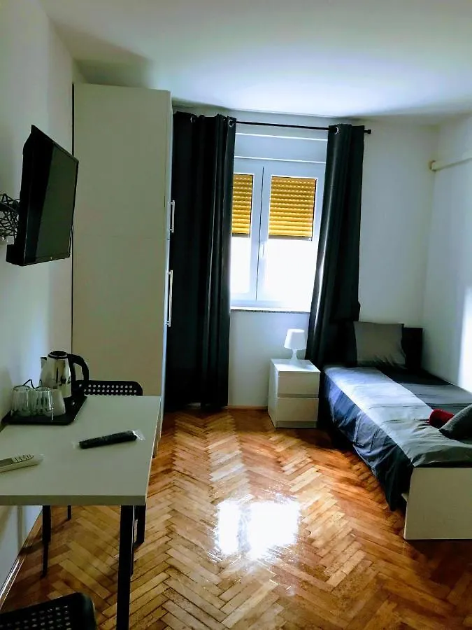 Pula Center Green Park Apartments And Rooms